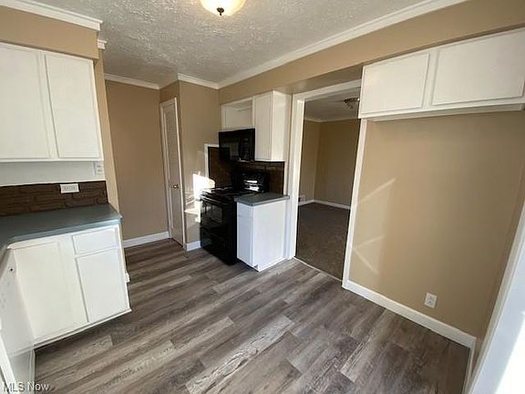 4th image of 13206 Thraves Ave