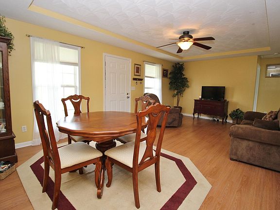 4th image of 243 Louis Ln