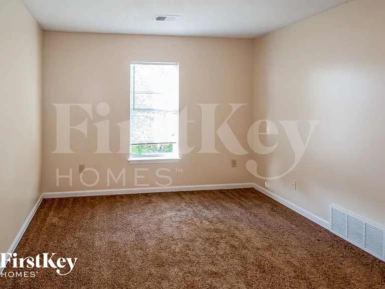 7435 Bridle Cv — Photo 12