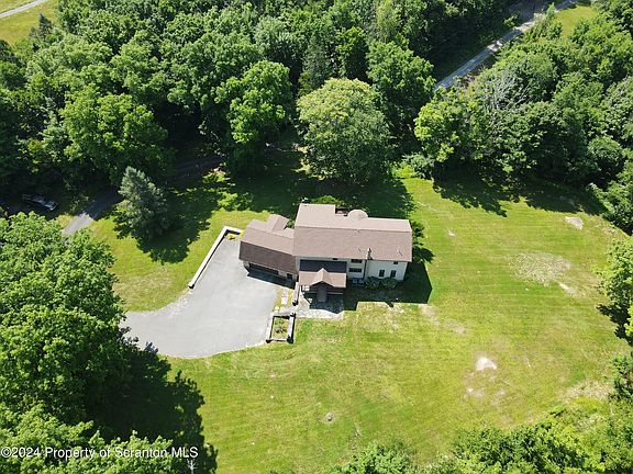 5th image of 58 Strawberry Ln