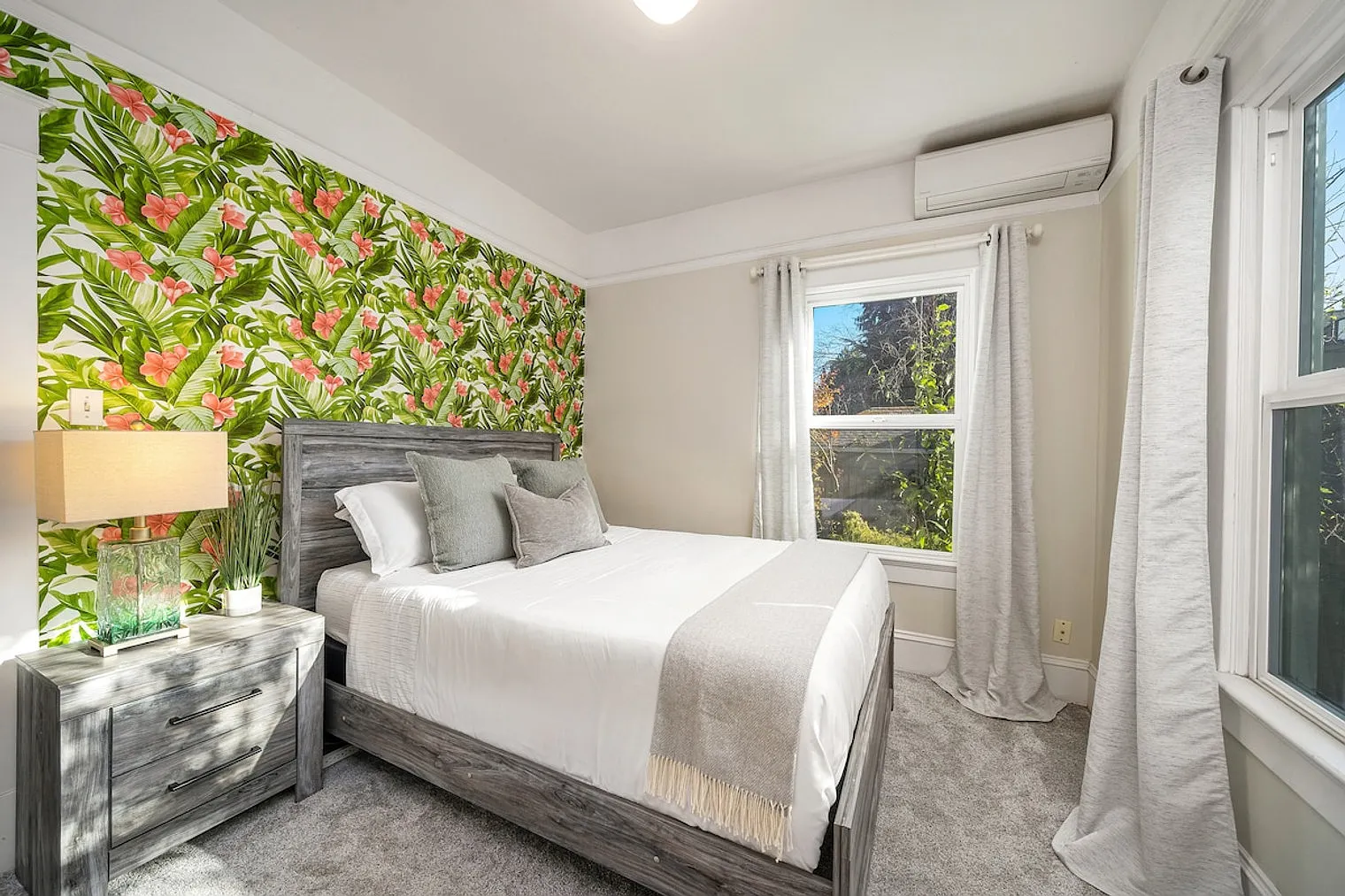 4 bed, 2.0 bath, 2292 sqft, $9,011 — Photo 2