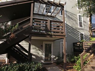 10182 Oakton Terrace Rd, Oakton, VA 22124