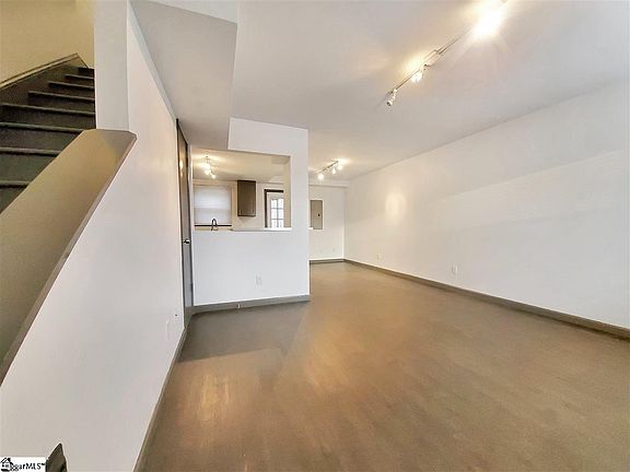 5th image of 104 Forest St Unit D