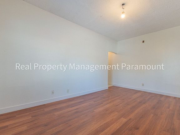 3rd image of 910 W 41st St APT 2