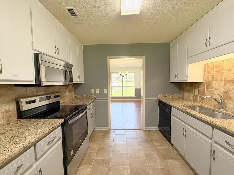 102 Watercress Cir — Photo 15