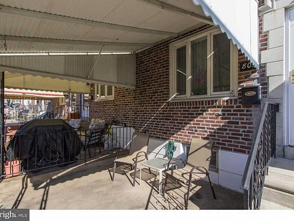 2nd image of 805 Hillcrest Dr