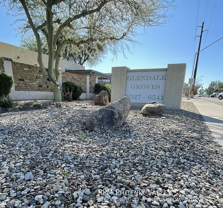Glendale Groves — Photo 2