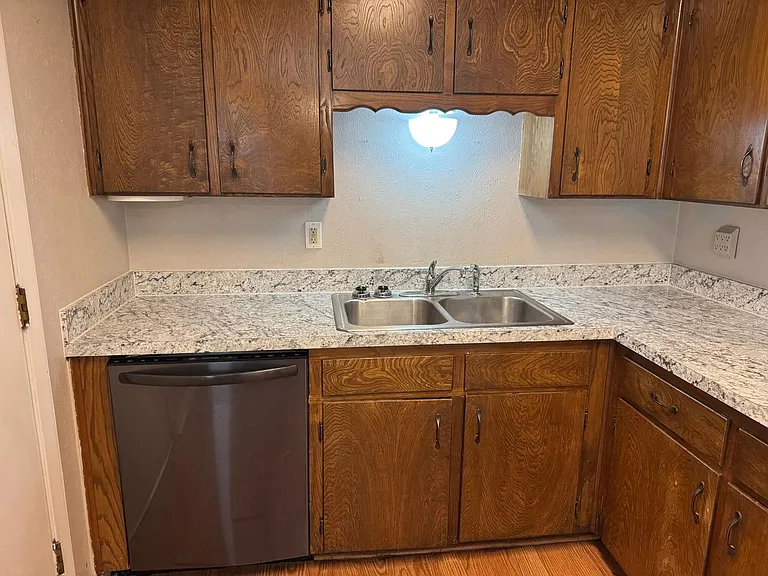 801 Park Plaza Dr — Photo 10