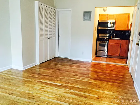 Rented by City Connections Realty | media 15