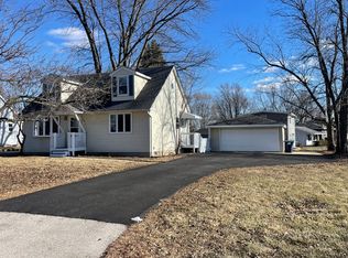 321 Janet Ave, Darien, IL 60561