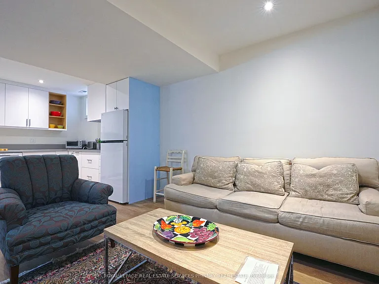 1413 Queen Victoria Ave — Photo 6