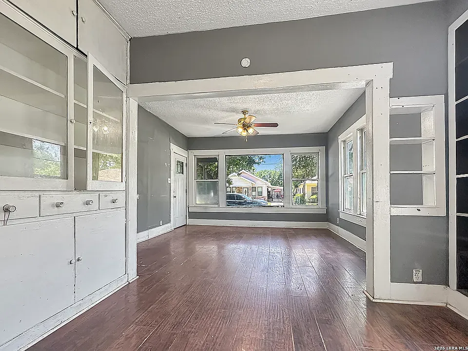 3 bed, 1400 sqft, $1,400 — Photo 2