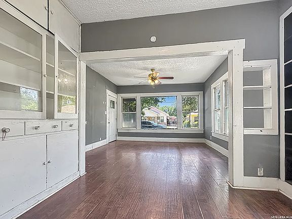 2nd image of 423 Barrett Pl #4