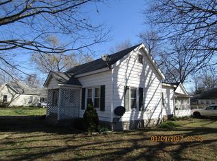 400 N College St, Salem, IL 62881