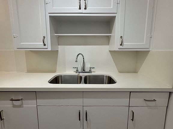 3rd image of 2355 Cove Ave #101