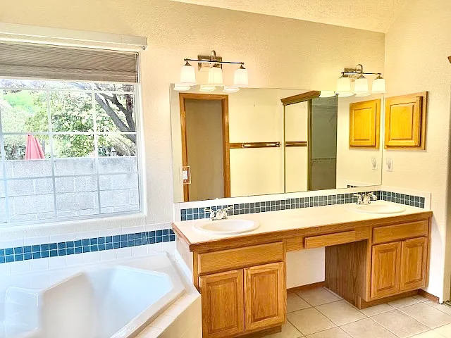 8420 Ashton Pl NE — Photo 36