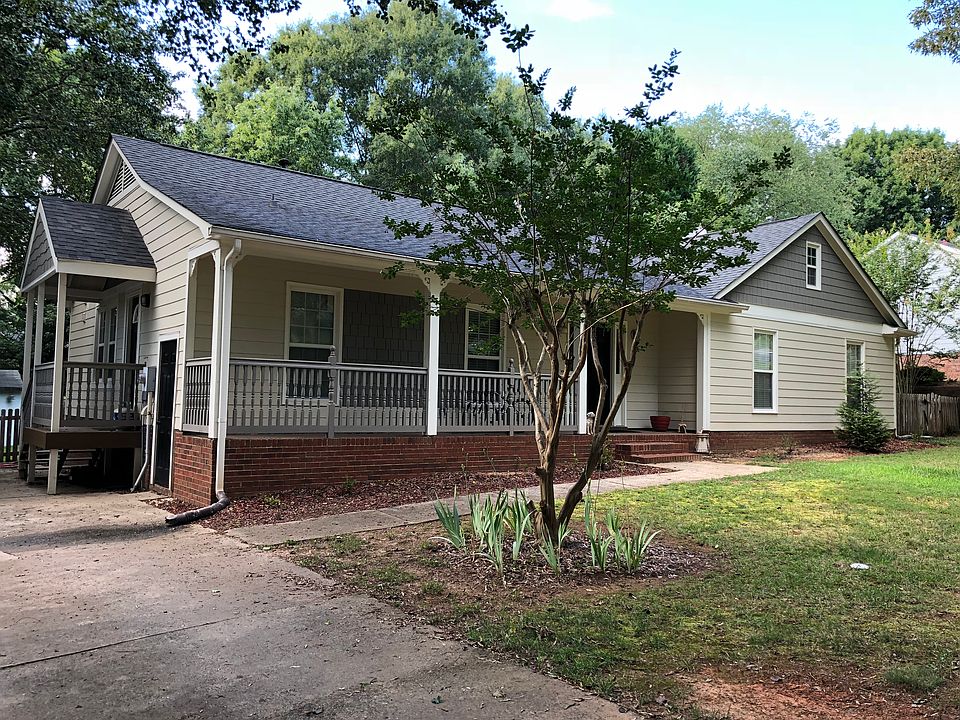 2nd image of 1116 Thornsby Ln