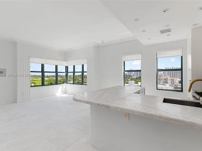 2421 Lake Pancoast Dr #7A — Photo 1