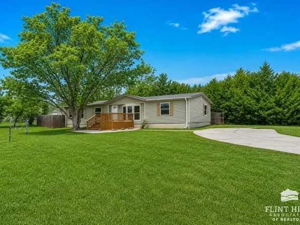 2038 Northwind Dr, Junction City, KS 66441