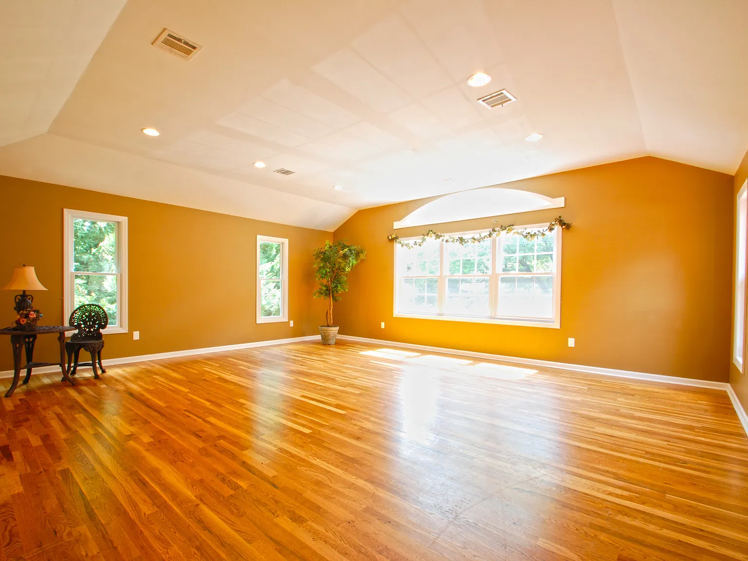 5 bed, 3.5 bath, 4000 sqft, $6,500 — Photo 2