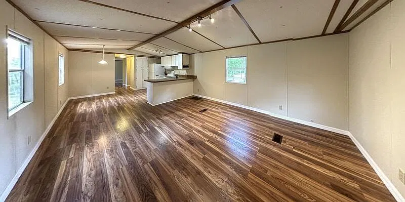 2 bed, 2.0 bath, 924 sqft, $1,595 — Photo 4