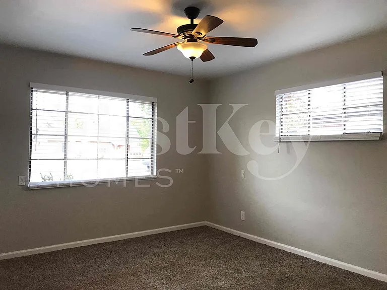 1507 W Berridge Ln — Photo 9