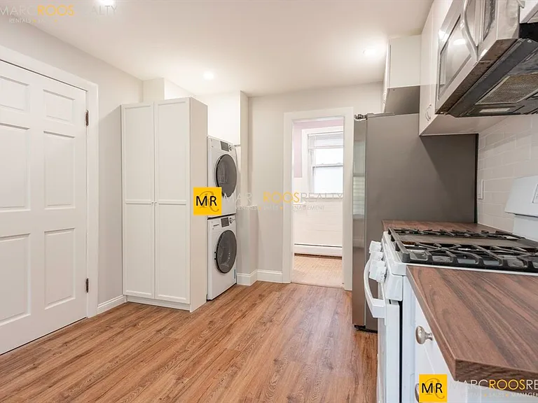 106 Byron St #1 — Photo 6