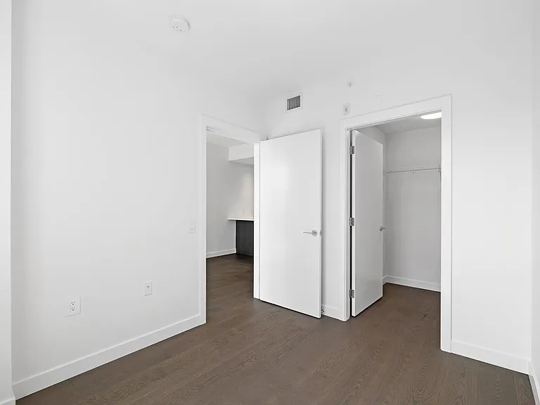 5168 Cambie St #412 — Photo 17