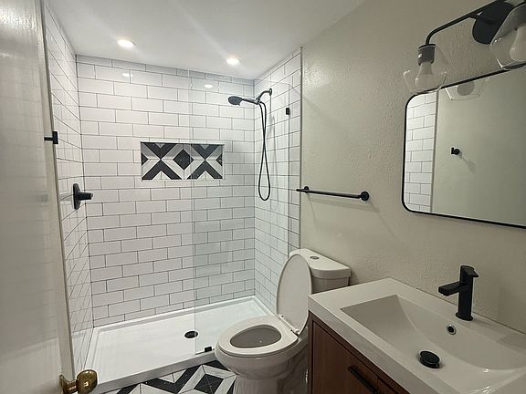2nd image of 2013 Camp St APT B