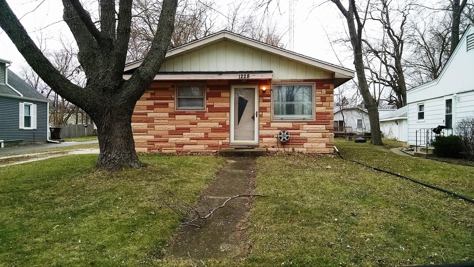 1228 Fulton Ave photo 1