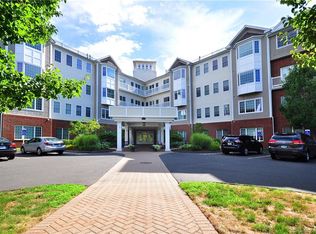 1 King Philip Dr UNIT 101, West Hartford, CT 06117