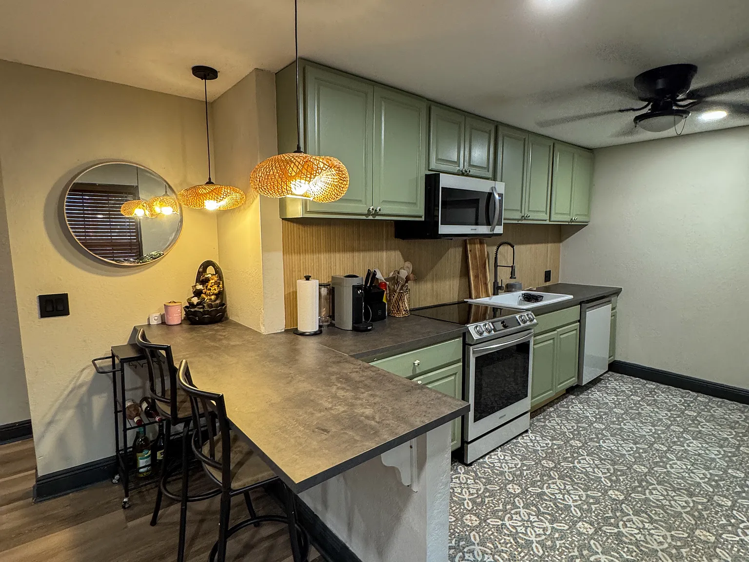 8111 N Hillsborough Ln — Photo 3