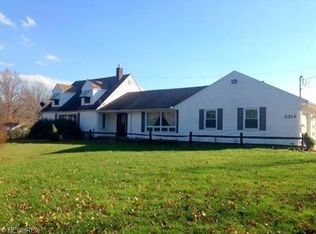 2214 Norton Rd, Stow, OH 44224