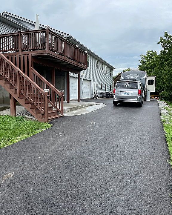 2nd image of 309 Waverly Ln