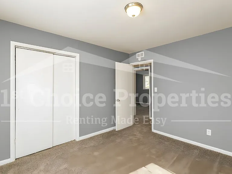 1332 Lake Ln NE — Photo 6