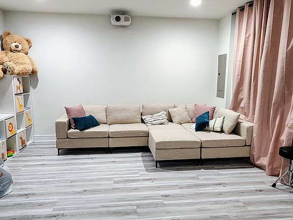5th image of 23042 Sullivans Cove Sq