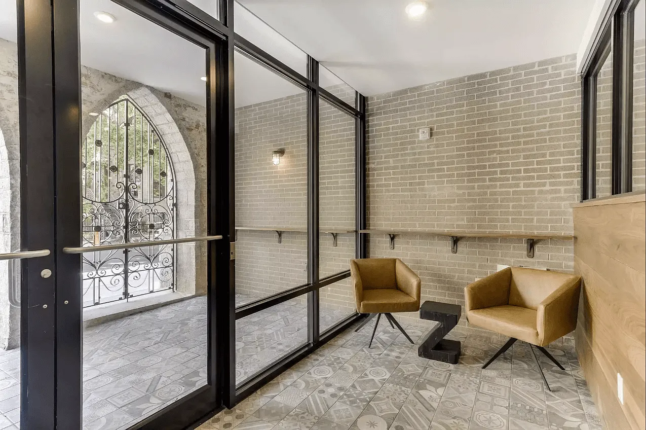 Madison House — Photo 1