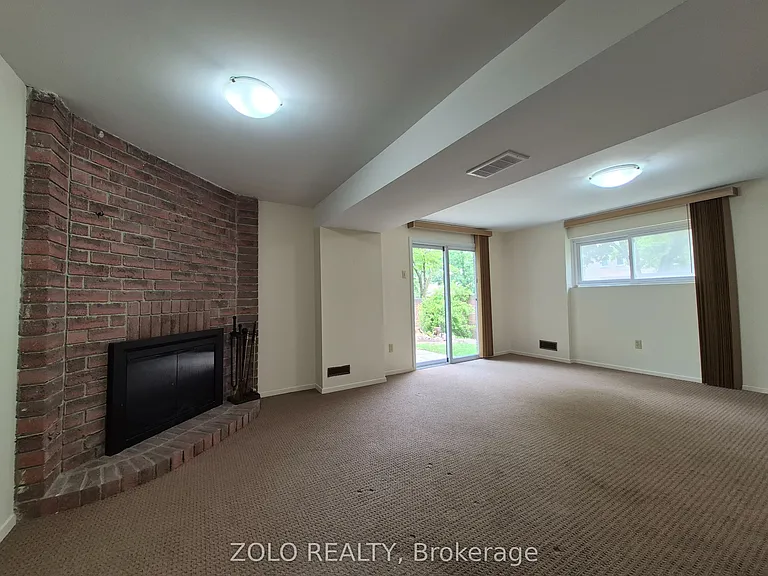 77 Colleen St — Photo 28