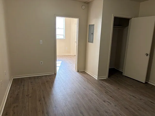 1100 W 3rd St #2MID — Photo 1