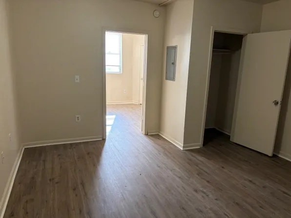 1100 W 3rd St #2MID, Chester, PA 19013