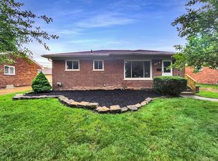 1010 Chippewa St, Mount Clemens, MI 48043