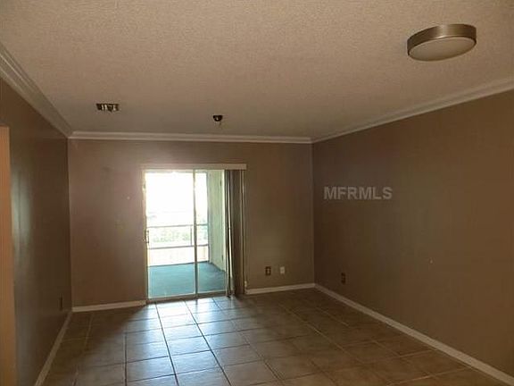 3rd image of 2985 Sir Hamilton Cir #11