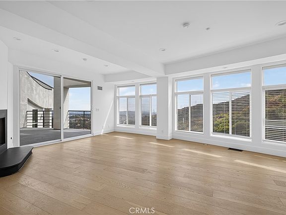 3rd image of 1562 Glen Oaks Blvd