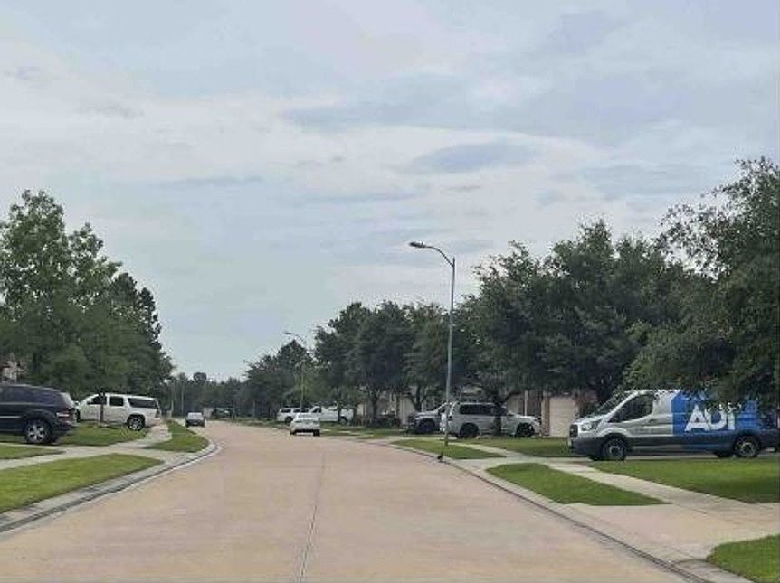 Exterior Neighborhood (street photo)