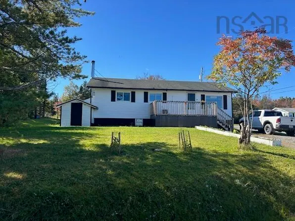 29 Lakeview Dr, Richmond, NS B0E 3B0