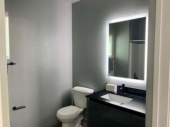 4th image of 11136 Chandler Blvd #216