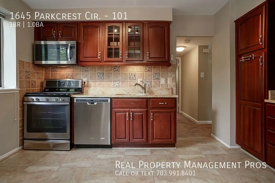 Rare 1st Level Unit for Rent In the Heart of Reston! — Photo 2