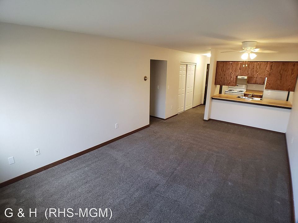 1st image of 321 1st Ave SE #6