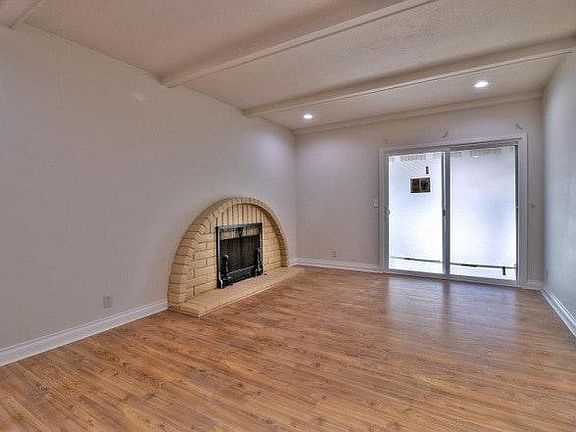 2nd image of 1587 Laketree Ct