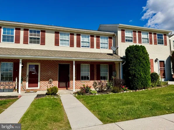 75 Fiddler Dr, New Oxford, PA 17350